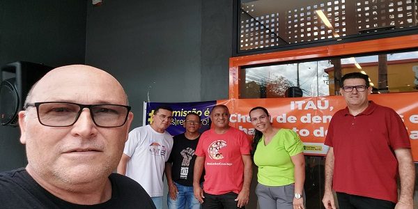 Bancários de Rondonópolis e Região Sul de MT, protestam contra demissões e fechamento de Agências no Itaú.