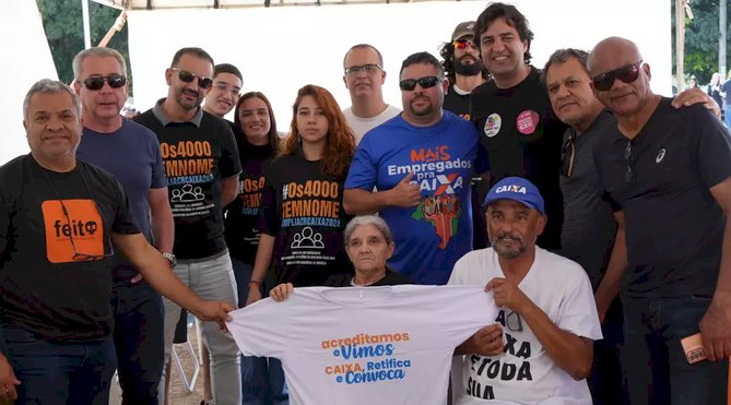 POR CONTRATAÇÕES- Acampamento dos aprovados em frente à Matriz chega ao quarto dia e amplia apoio por diálogo com a Caixa